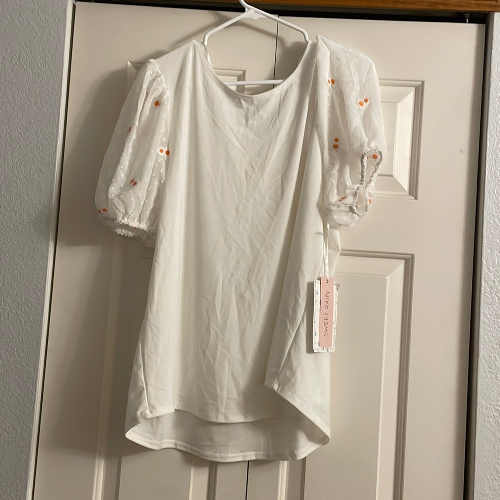 New Sweet Rain White Sheer Sleeved Blouse. Women’s 1X